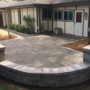 Unilock Beacon Hill Flagstone paver patio (Alpine Grey) with Olde Quarry seat wall (Sierra). Installed in Caledonia, WI.