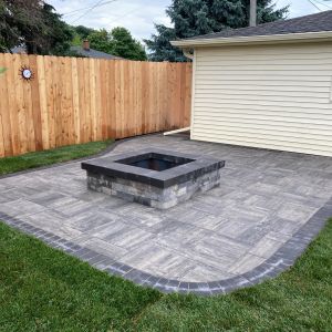 County Materials square fire pit and patio in Racine, WI