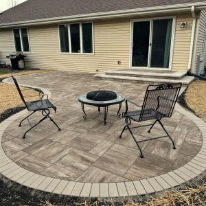 County Materials Grand Discover paver patio in Mount Pleasant, WI. Enlighten color used for main portion of patio with Vision color border.